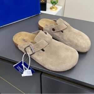 NWT Birkenstock Boston taupe suede mule clogs